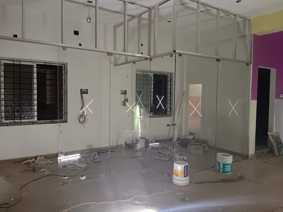 Interior glass partition panels during installation